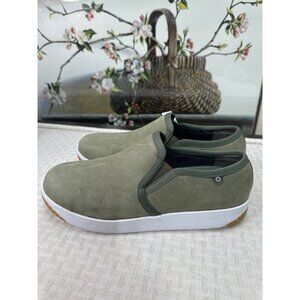 BOGS Womens Waterproof Slip-On Shoes Size 8.5 Olive Green
